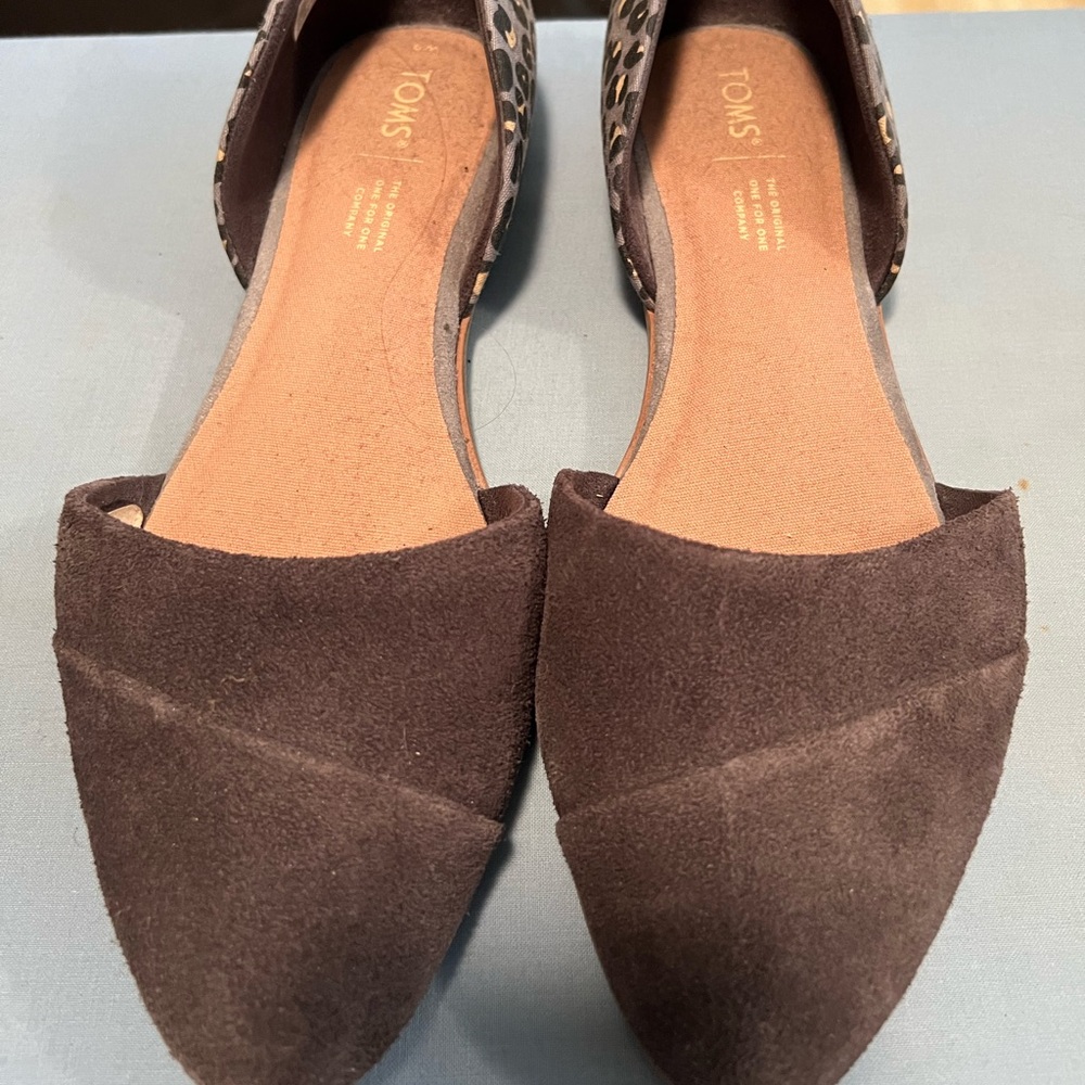 Toms gray flats with leopard print detail - size 9